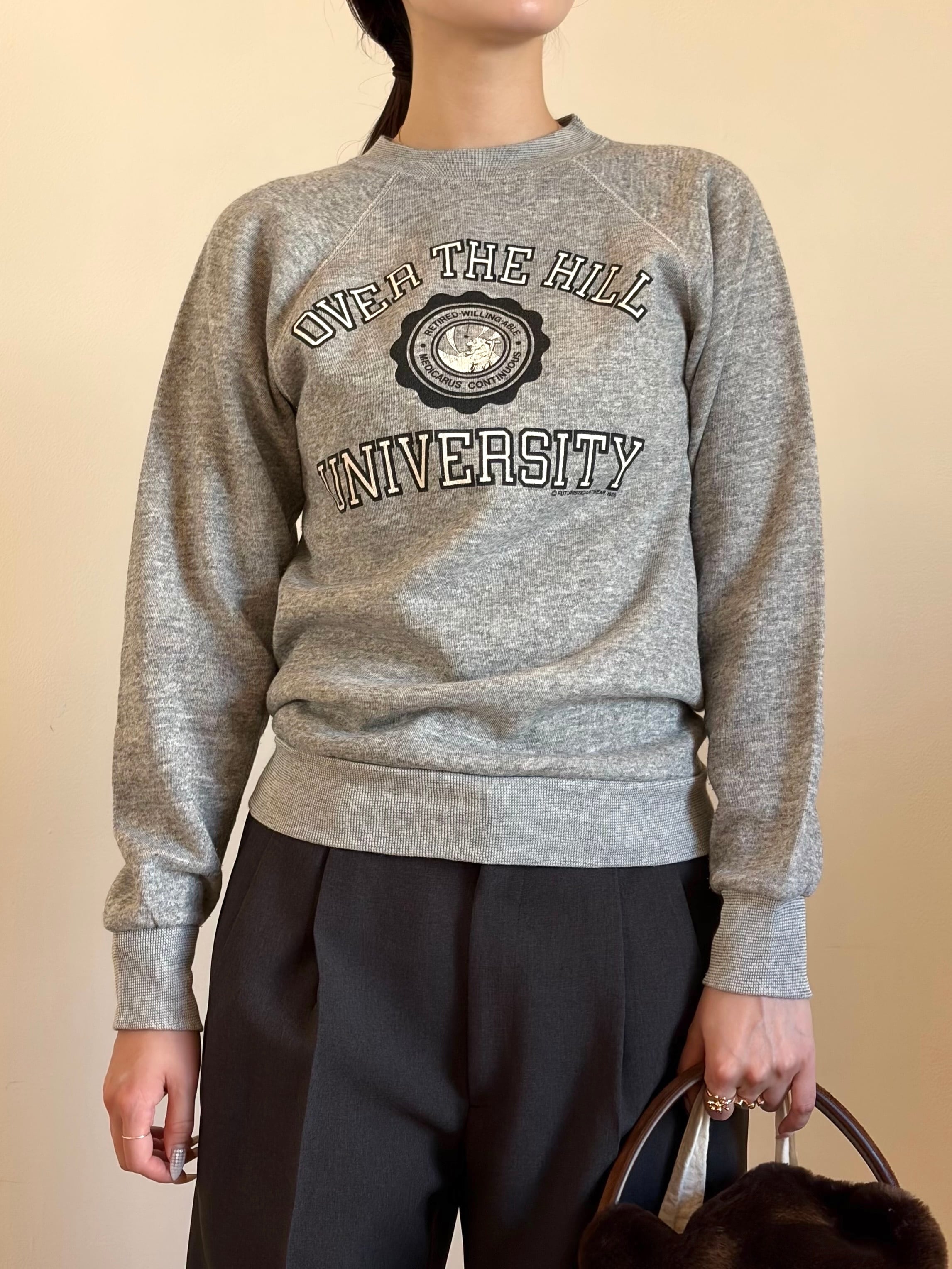 CU17-9 USED SWEAT "OVER THE HILL UNIVERSITY" -GRAY-