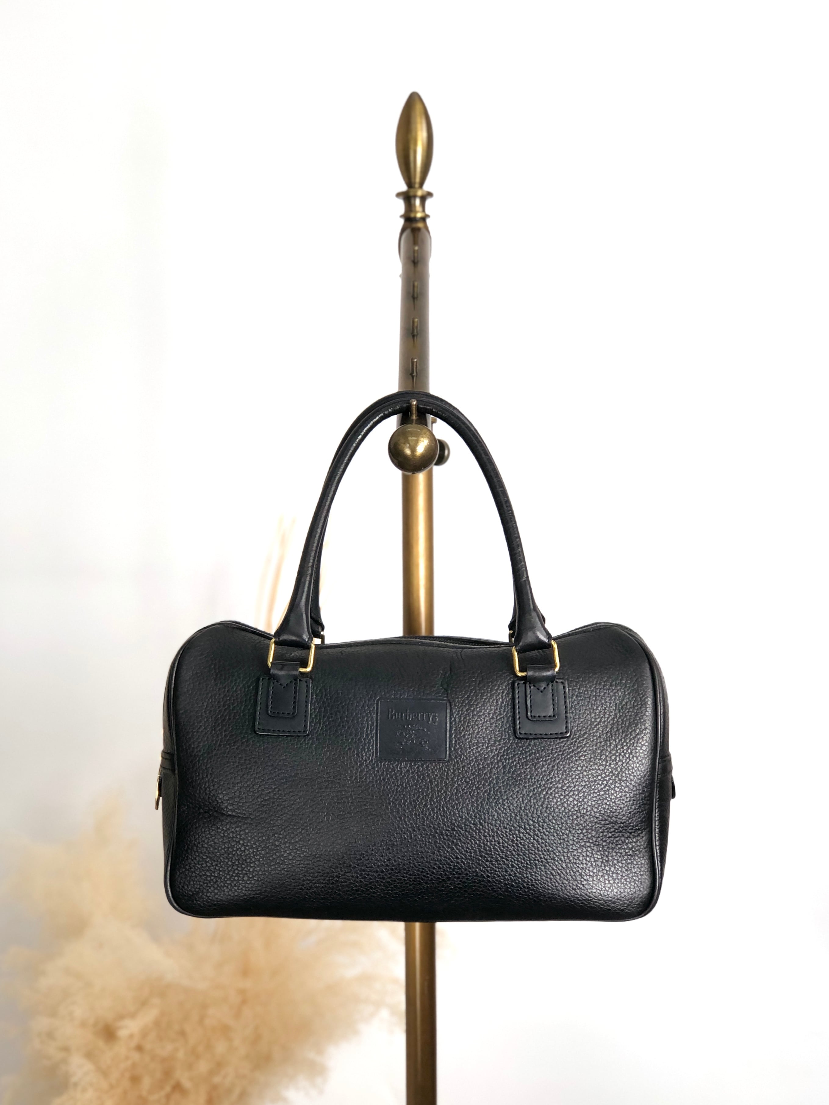 BURBERRY バーバリー ハンドバッグ ブラック 型押しロゴ レザー