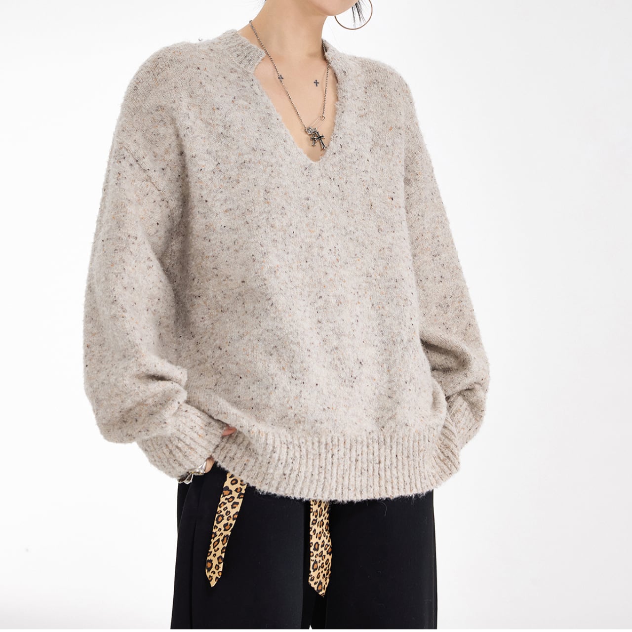 V-neck oversized long sleeve knit L00681