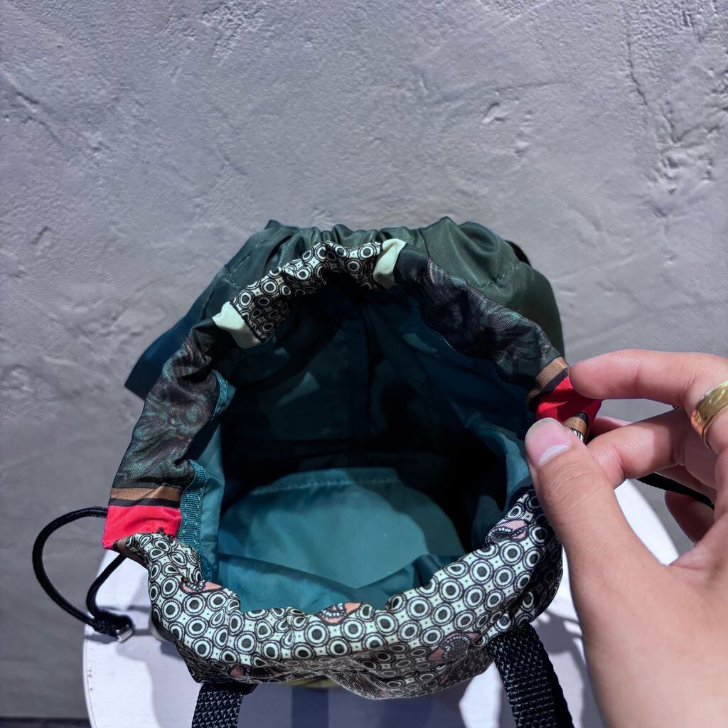 TOGA TOO トーガトゥ Print Drawstring Bag 巾着バッグ グリーン系