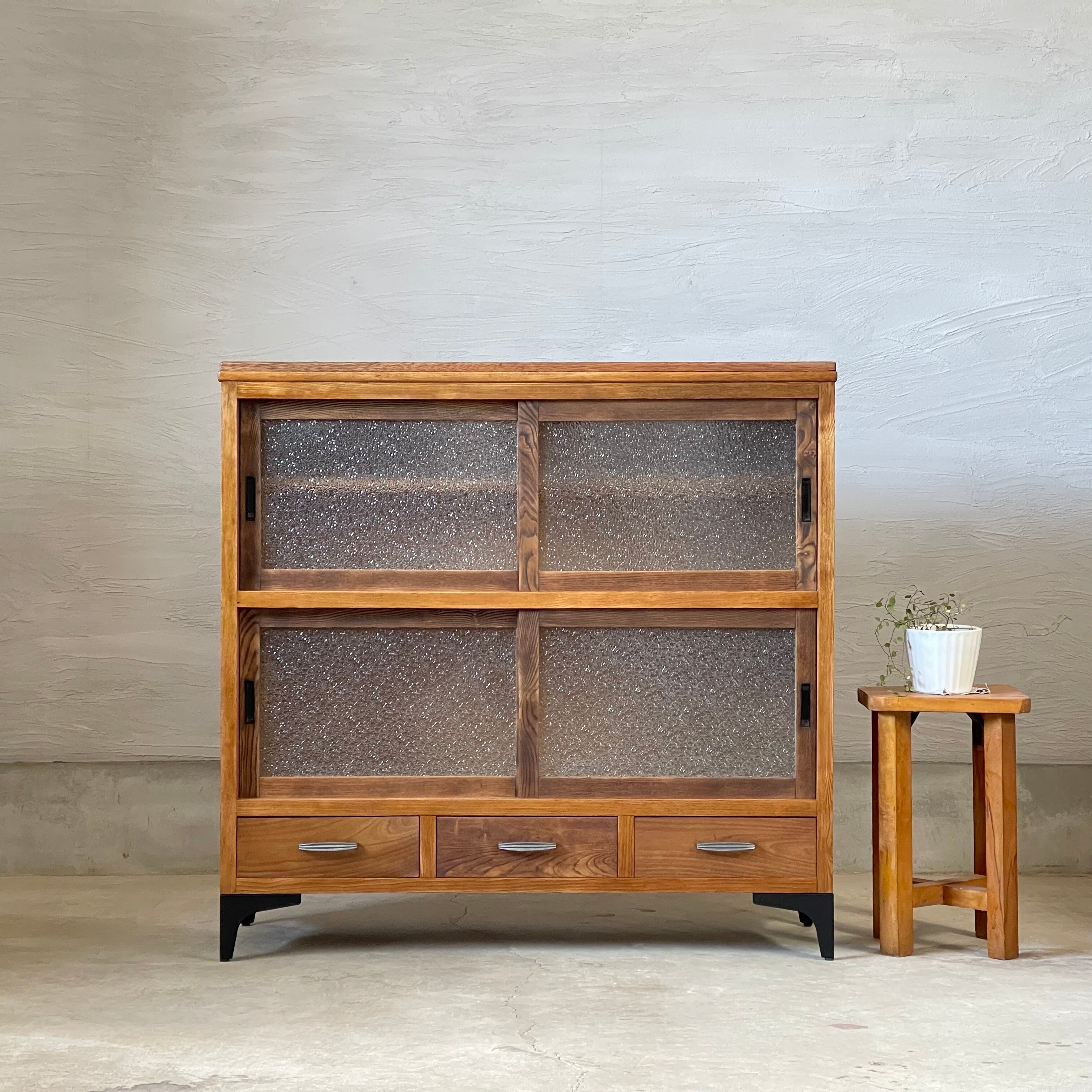 【商談中】ダイヤガラスの食器棚