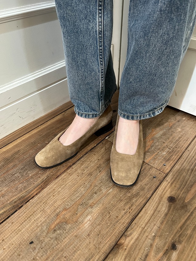 Salvatore Ferragamo / vintage beige corduroy  design pumps.