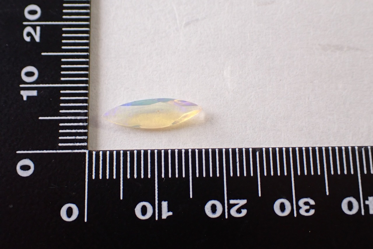 オパール　0.59ct　[C6‐353]