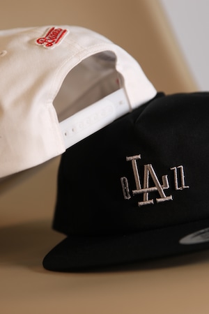 b"LA"zz Unstructured 5-Panel Snapback [BLACK x SILVERGRAY]