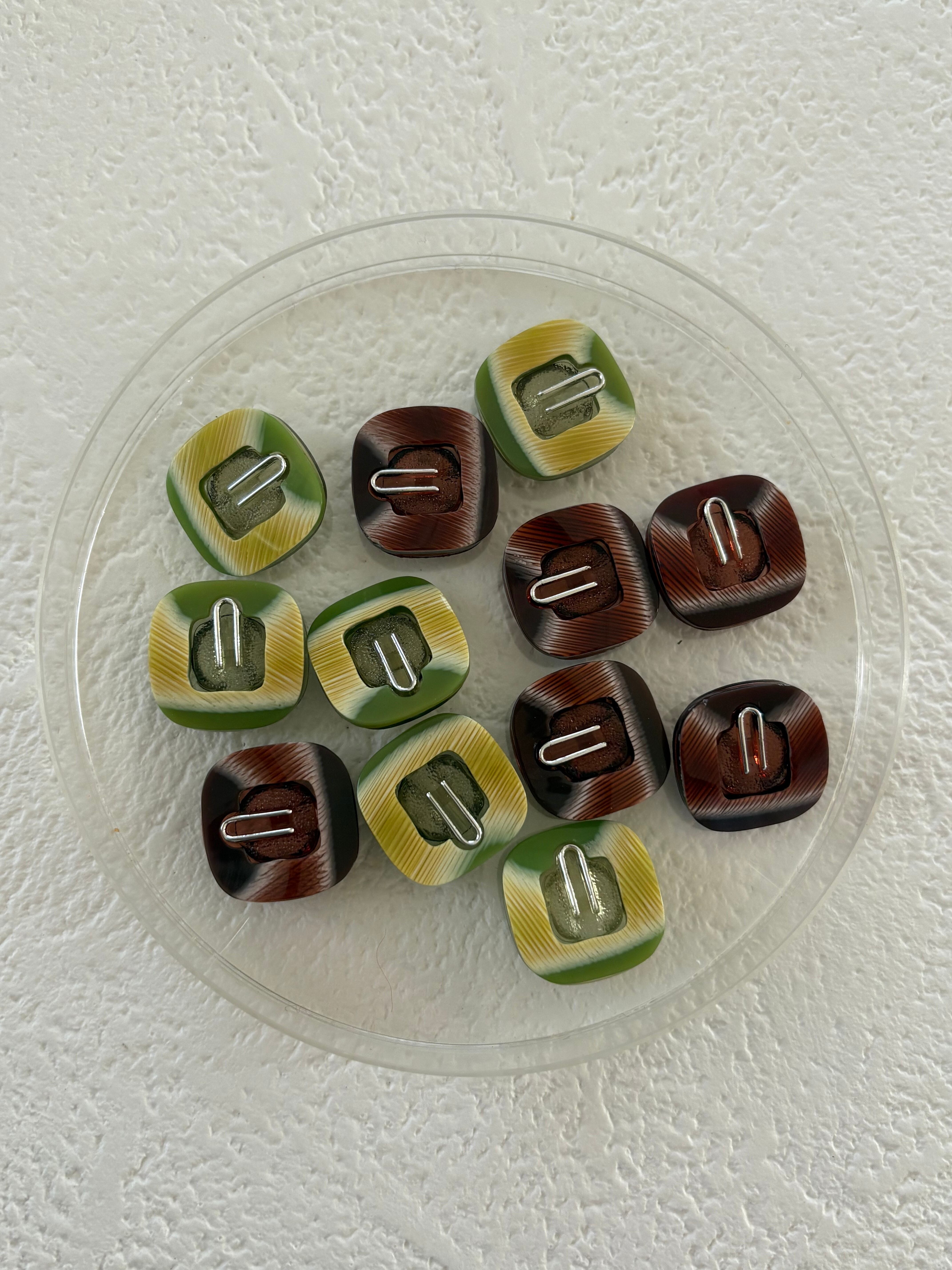 Japanese Vintageボタン レトロボタン スクウェア 15mm ブラウン系/イエローグリーン系 ニット調 アクセサリーパーツ デコレーション材