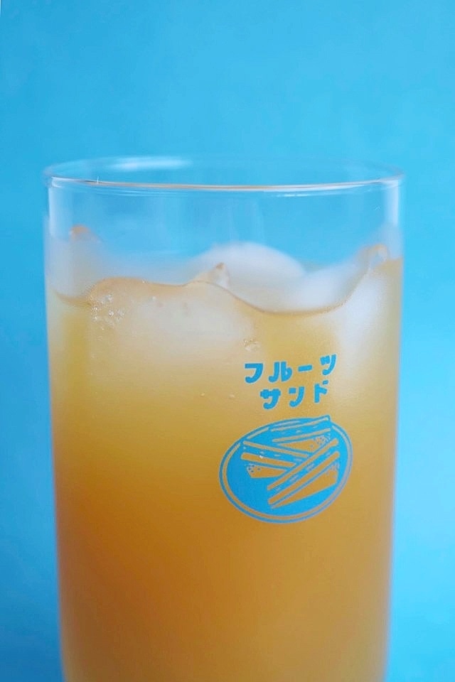 純喫茶メロン・ソーダグラス【フルーツサンド】