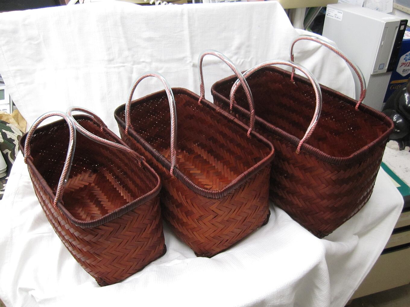 120761-00　竹製買物カゴ3コ組茶塗り