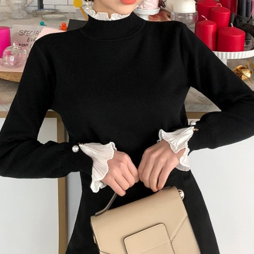 【フリルデザイントップス】ハイネック ニット 長袖 パール フェミニン 大人可愛い