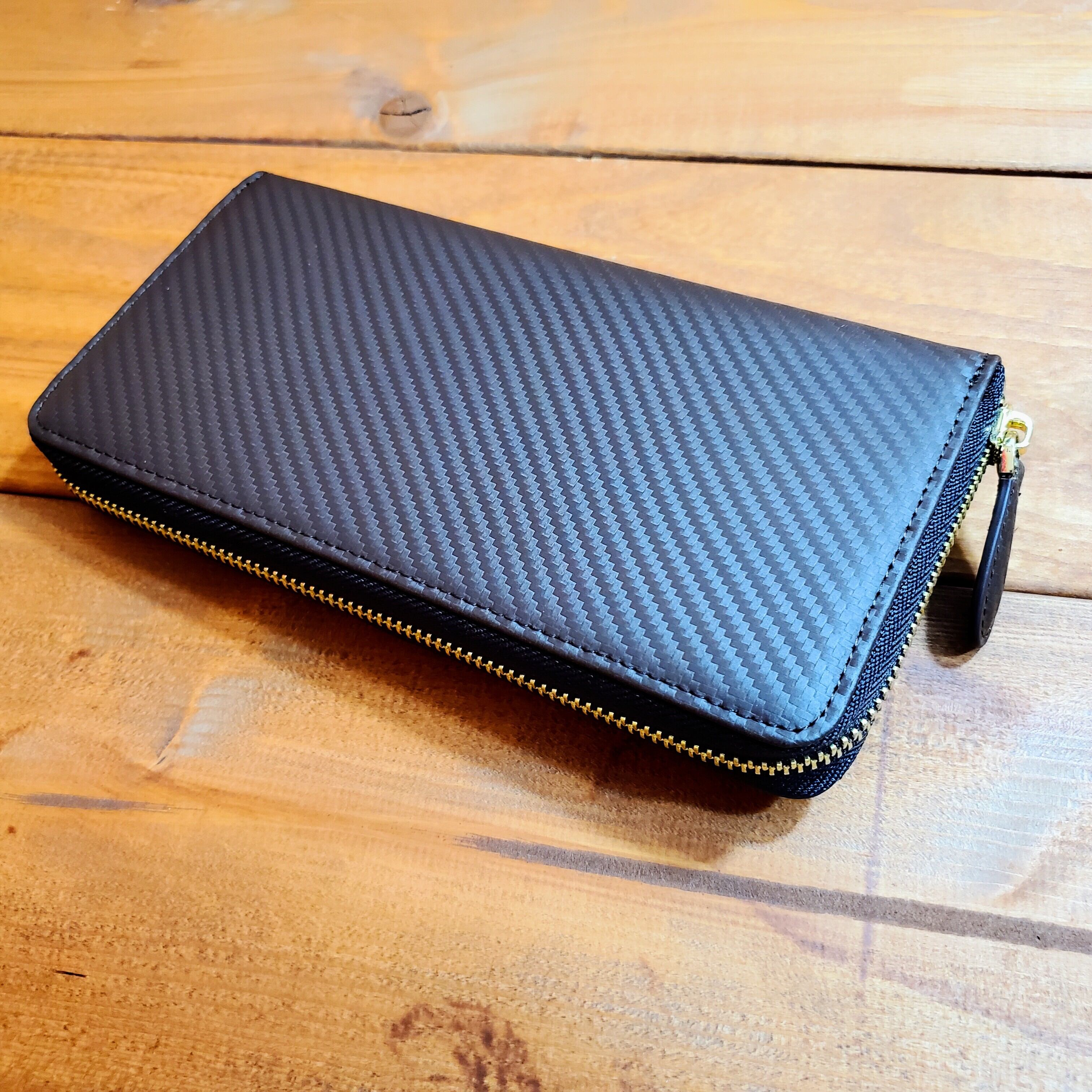 カーボンレザー ラウンドファスナー長財布（bs-35907ブラウン）