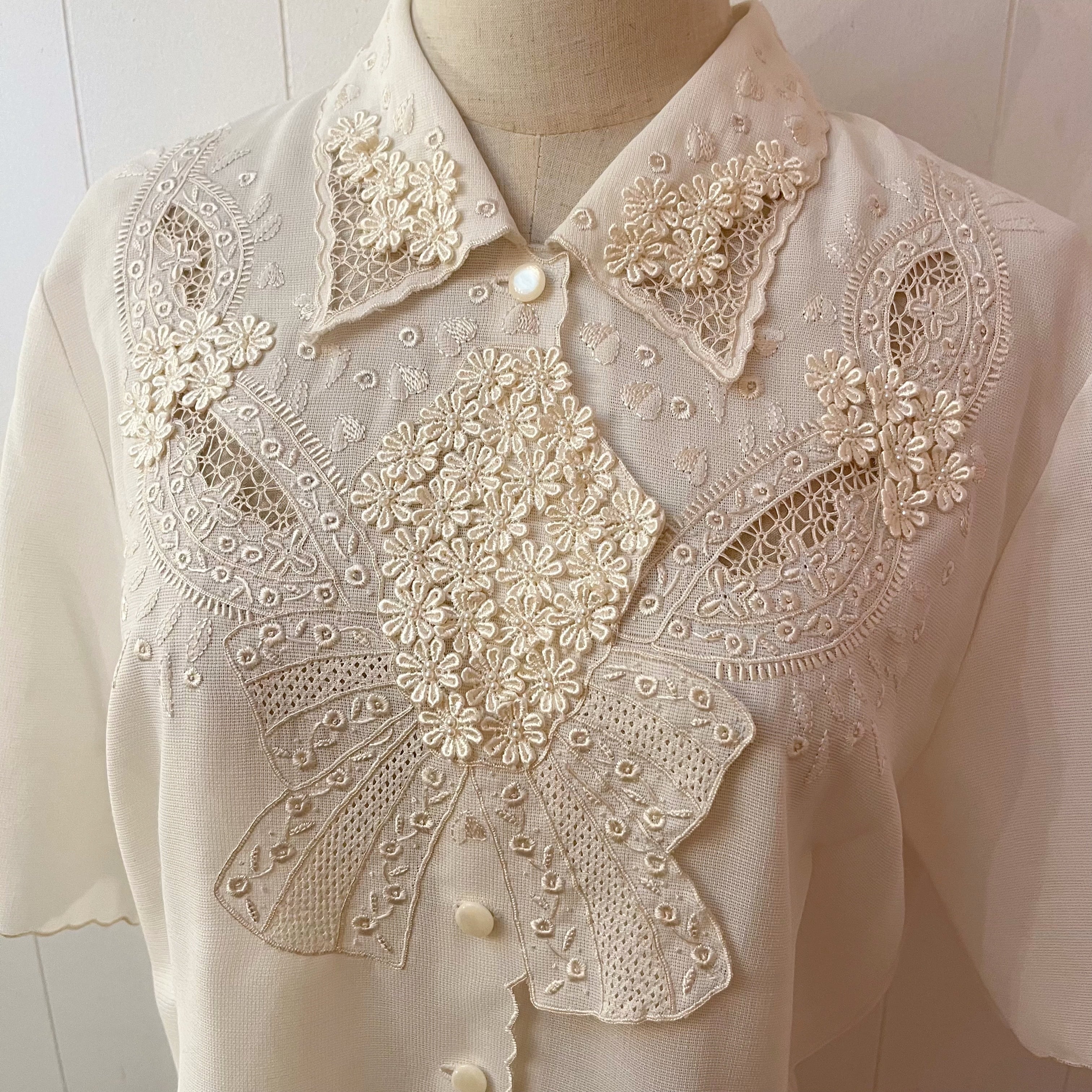 flower ribbon embroidery blouse
