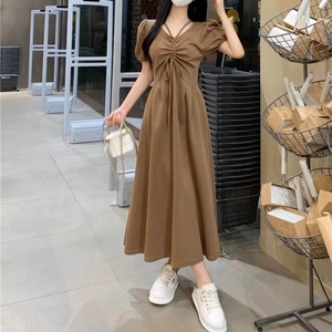 レディース ワンピース 半袖 パフスリーブ ロング丈 Vネック Aライン ドレープ 無地 ハイウエスト スリム 細身 きれいめ 上品 おしゃれ お洒落 大人可愛い 大人女子 かっこいい スタイリッシュ エレガント クール モダン シック フェミニン レトロ 主役級 存在感 こなれ感 抜け感 夏 20代 30代 40代 お出かけ デート 女子会 旅行 休日 普段使い 韓国 韓国系 オルチャン ファッション コーデ トレンド 美スタイル 脚長 美脚 M L XL 2XL 3XL 4XL カーキ ブラック