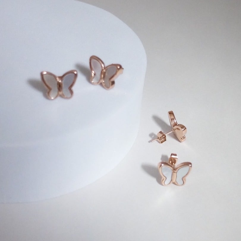 バタフライシェルピアス | Leviju バタフライシェルピアス | Leviju