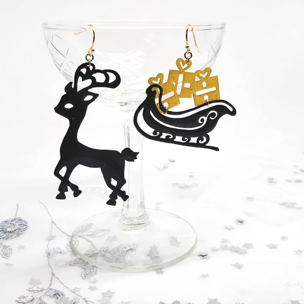 ☆クリスマスシリーズ☆ドリームを運んで！ ＊ 切り絵 トナカイ ソリ