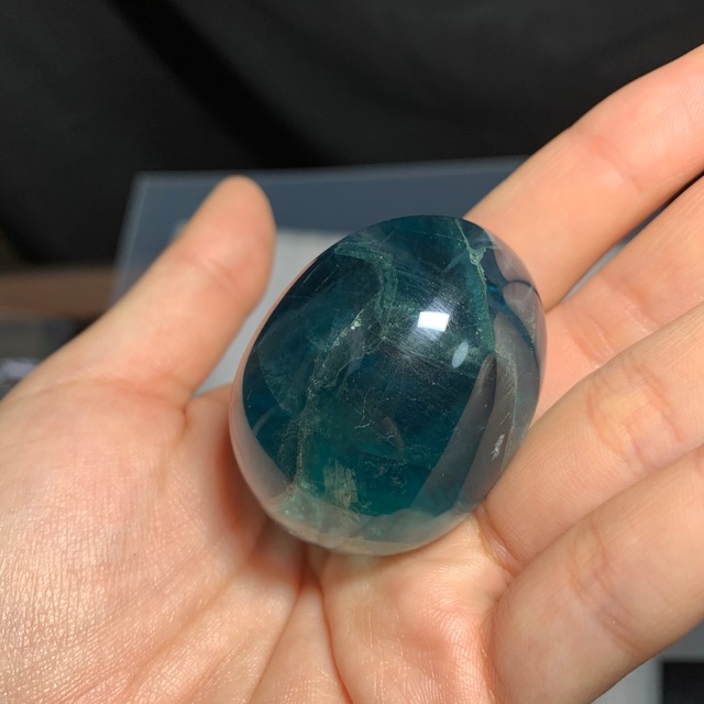 たまご　台座付きブルーグラデーションフローライト