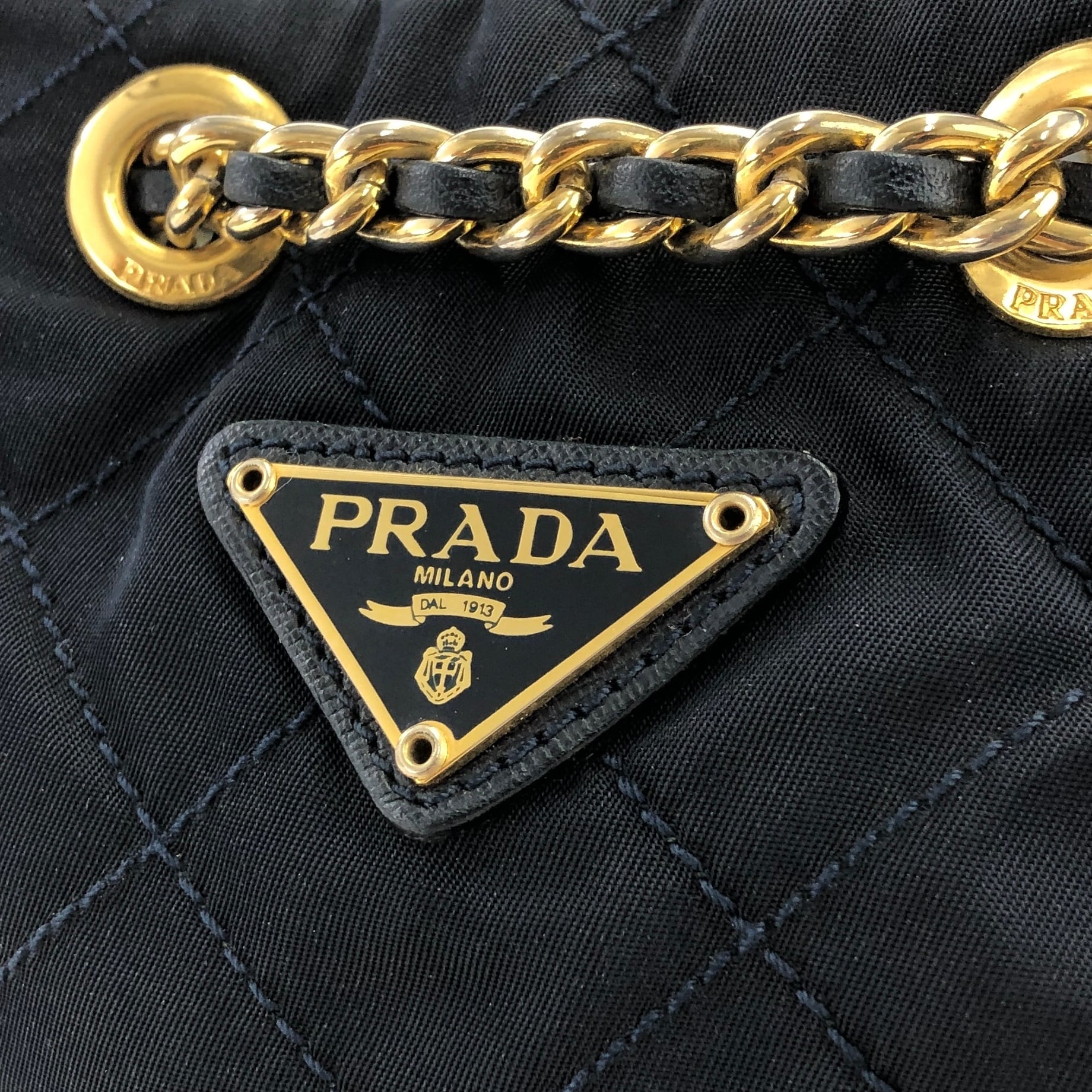 PRADA プラダ キルティング トライアングルプレート ナイロン チェーン