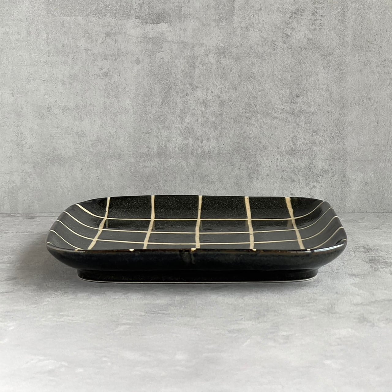 A2510 角皿 格子（黒） | KANESAN1893