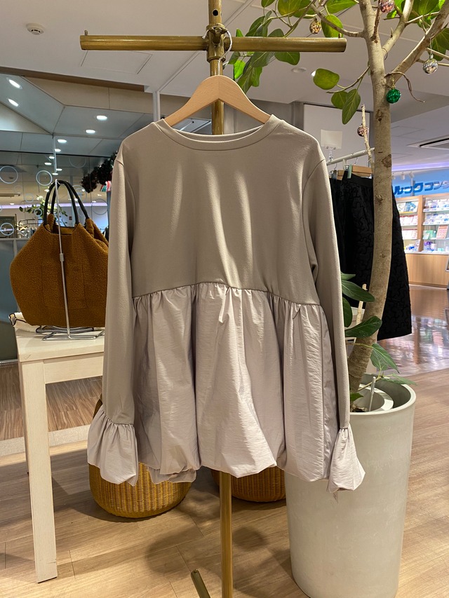 バルーンシルエット フレアスリーブトップス［Color:ベージュ］