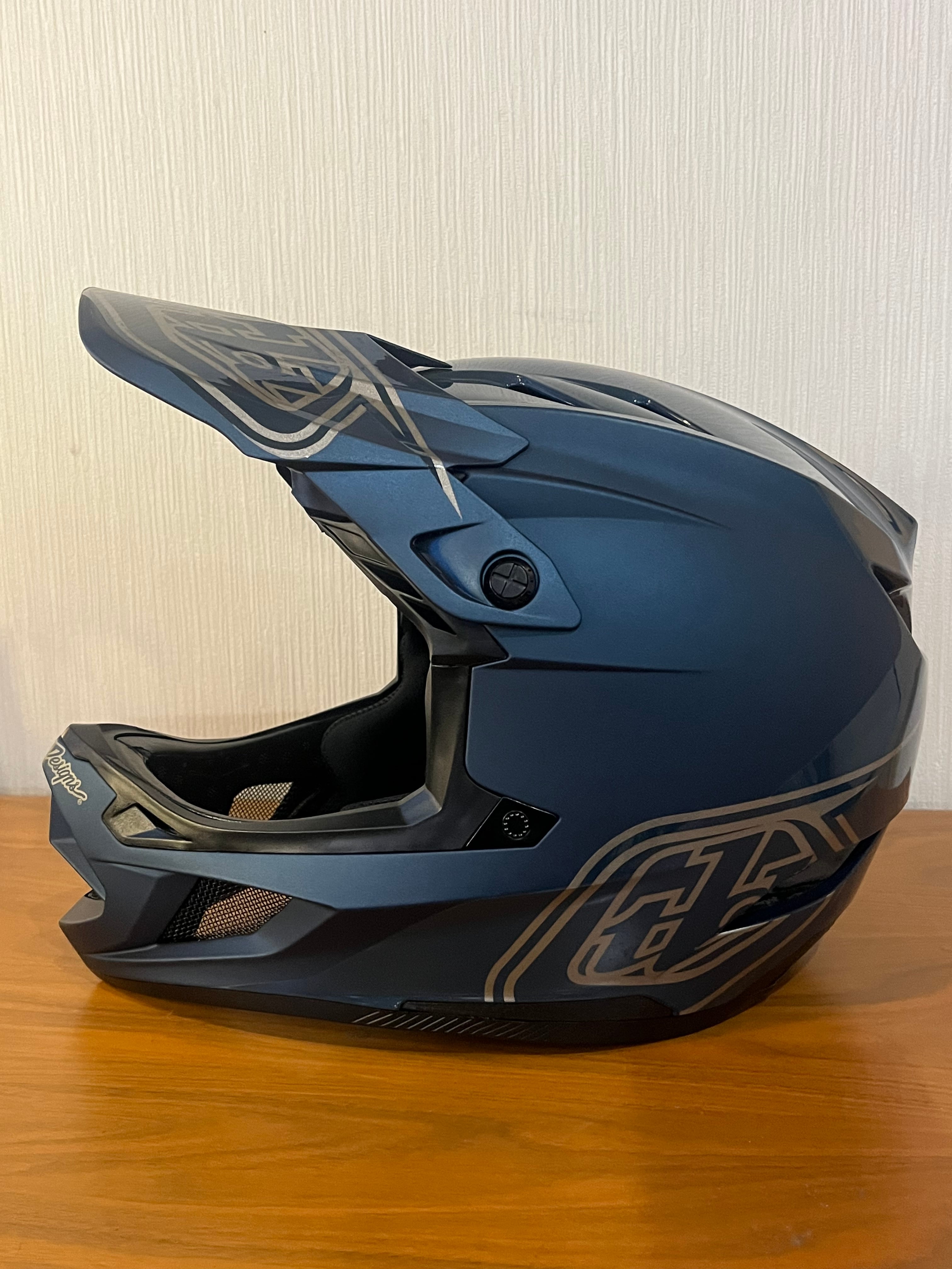 Troy Lee Designs D4ヘルメット ポリアクリルライト Lサイズ | じてん