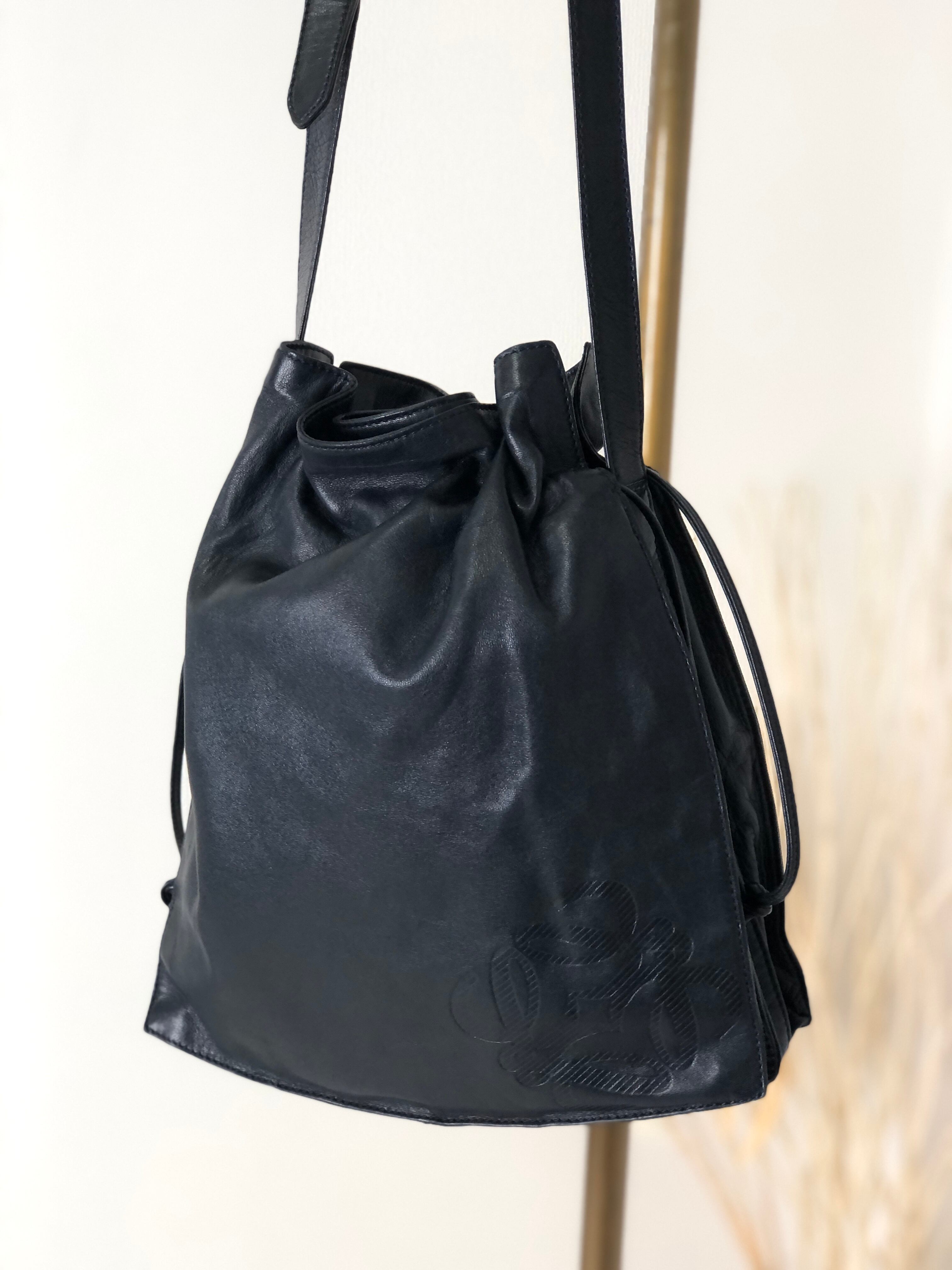 日本直送 名牌中古包 】LOEWE ロエベ アナグラム ナッパレザー 巾着 