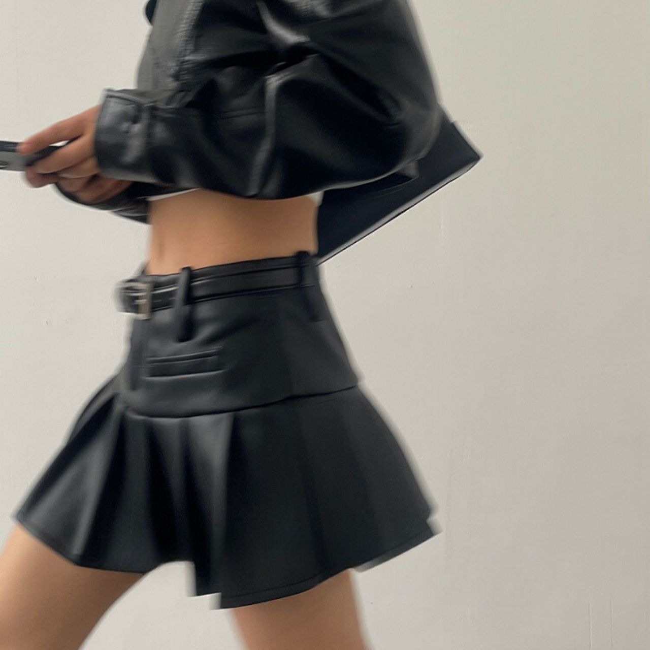 フェイクレザープリーツミニスカート　LT0020009
