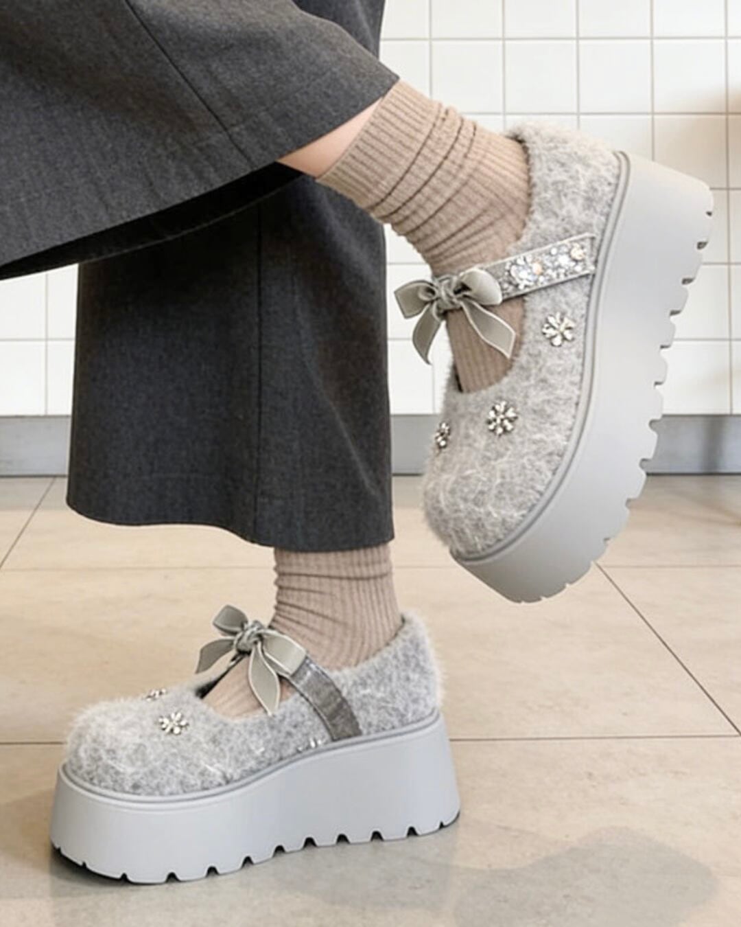 フラワーストーンリボンモヘアローファー(2 colors) 2508541