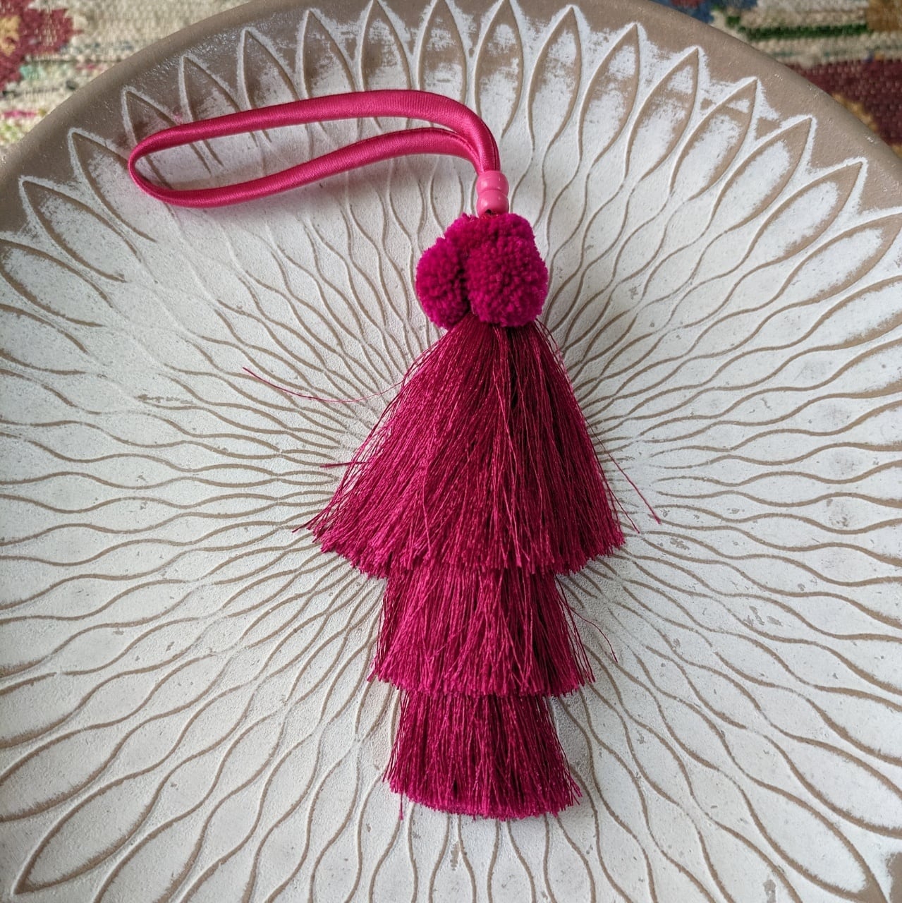 sale】チェンマイ サラサラ カラフルタッセルチャーム 緑 ピンク 青