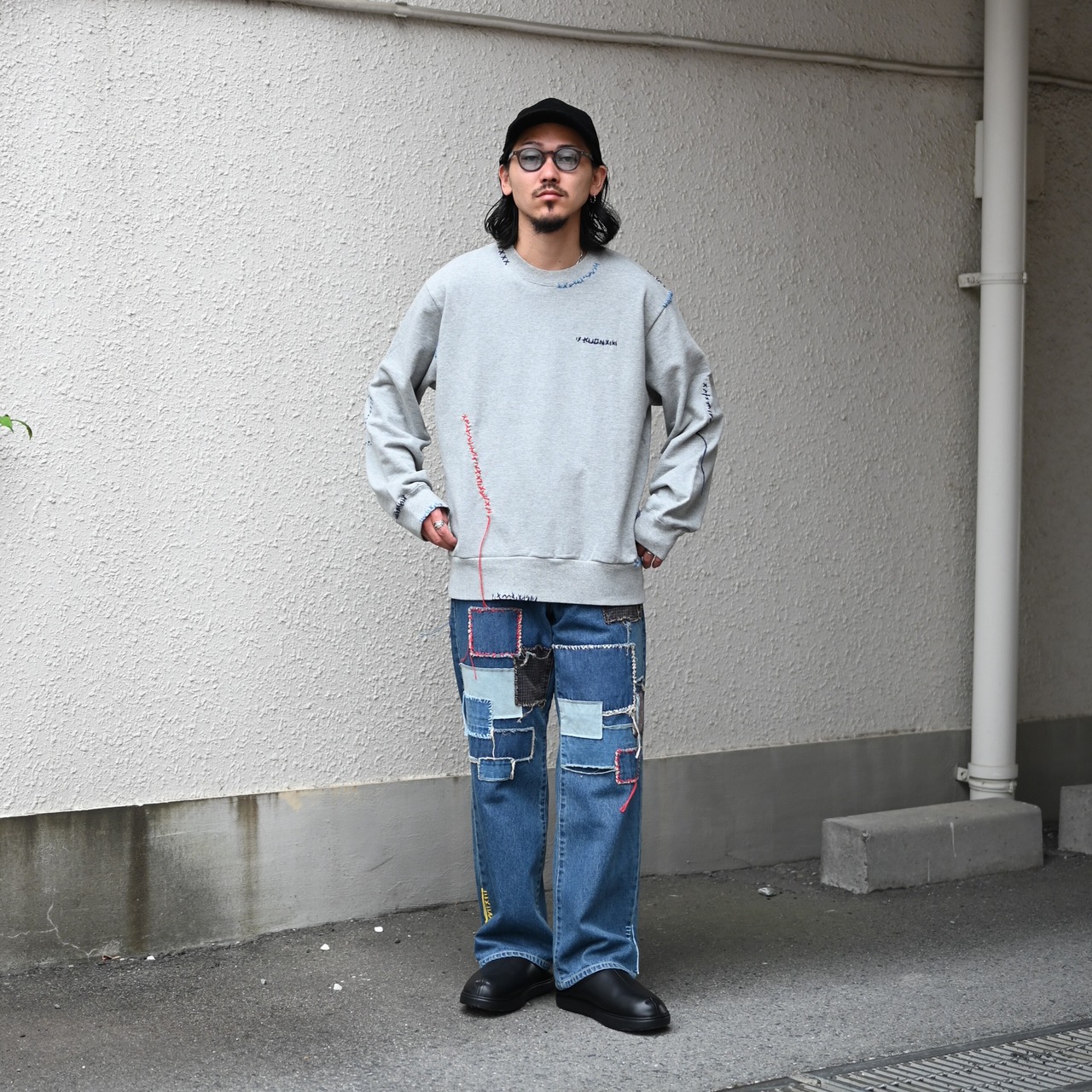 クオンサシコギャルズスウェット、デニムパンツ新作コーディネート