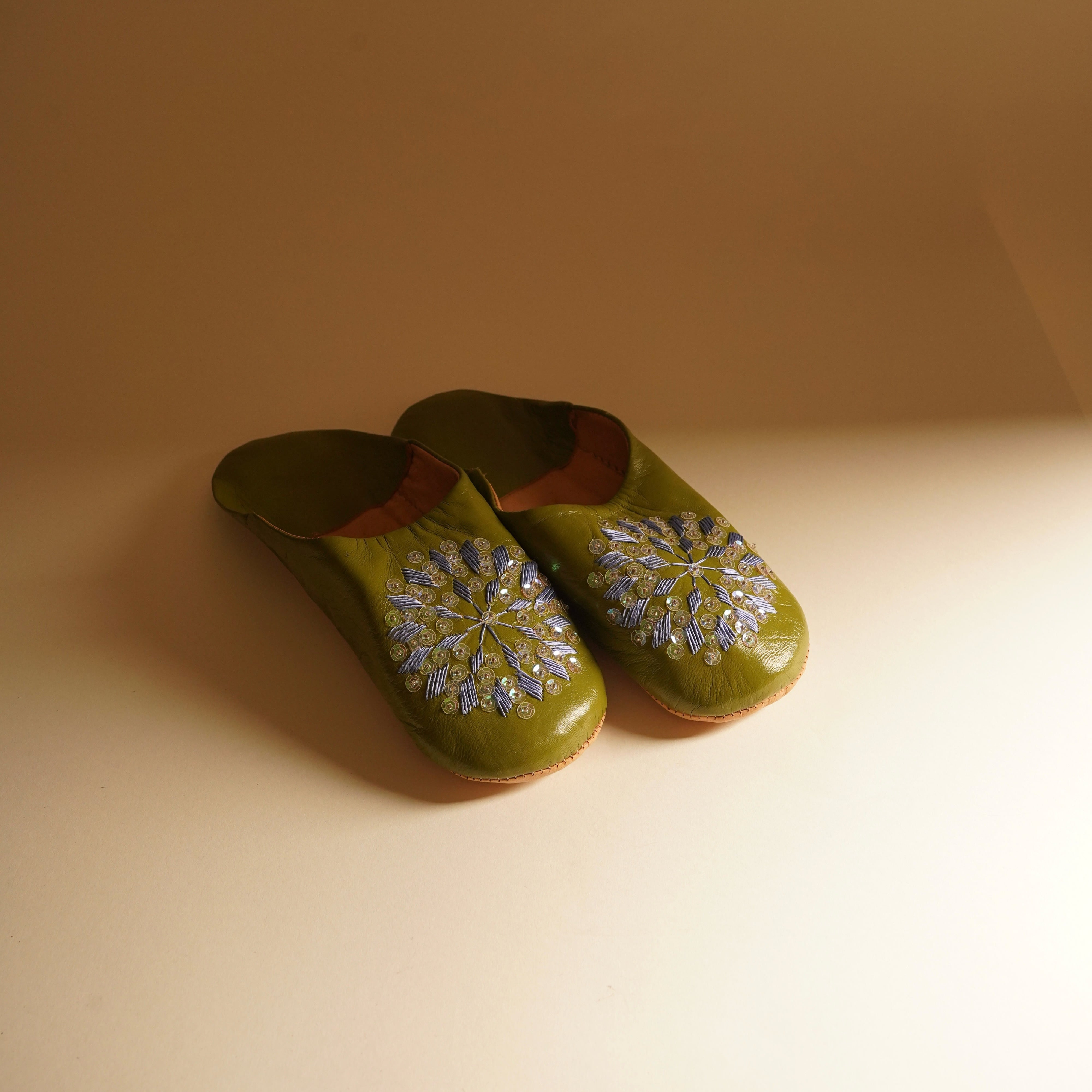 女王蜂　ベージュ 背面刺繍 楽天市場】プチポワン刺繍 フラワー 約30mm×約30mm 基布:オフ