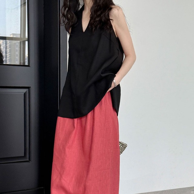 side-slit v-neck sleeveless top L0498