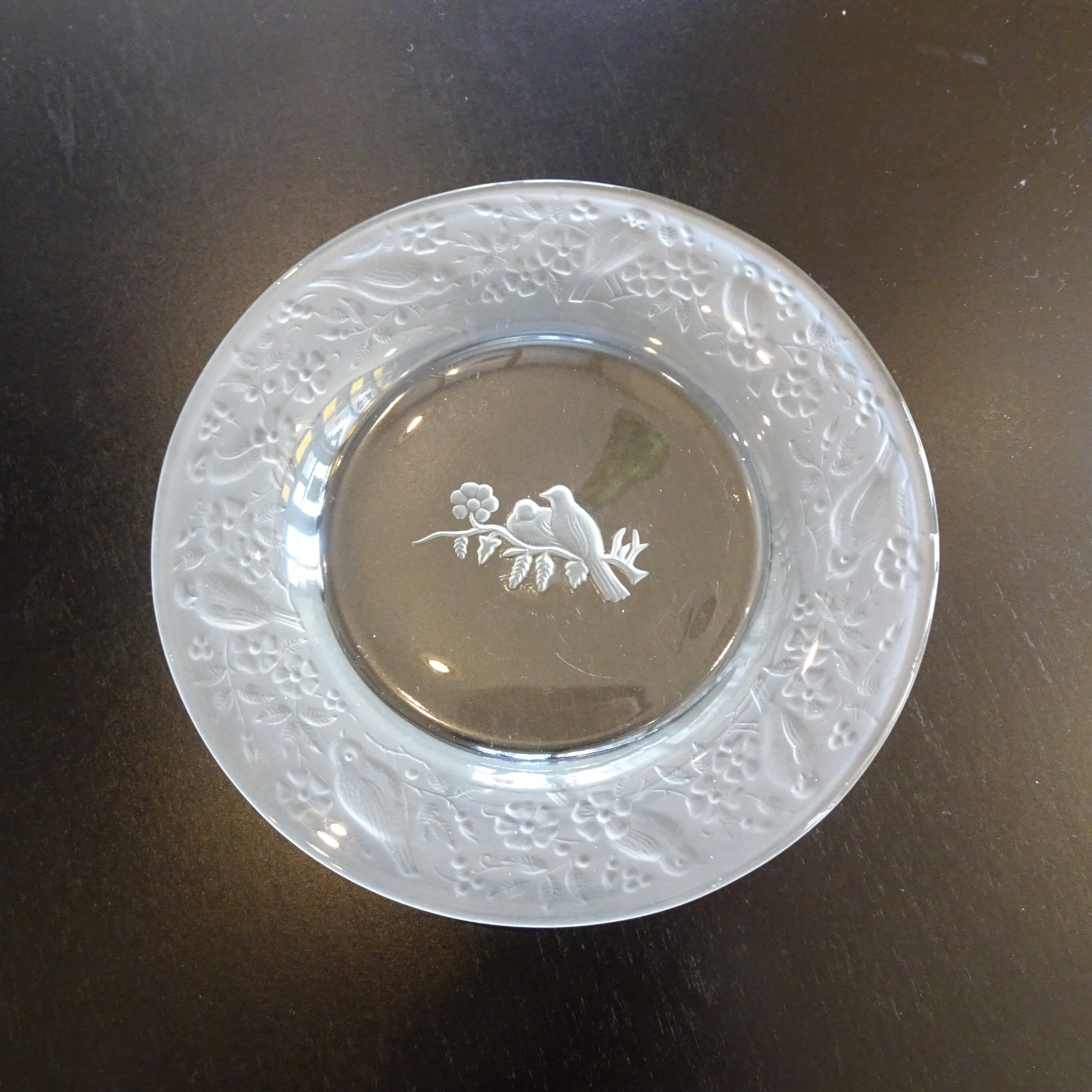 透きとおる鳥のガラスプレート