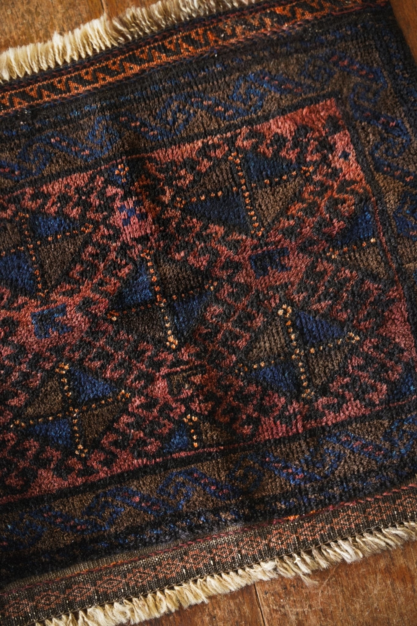 1429-Semi Antique Sistan Baluch rug | 手織りのヴィンテージラグ専門