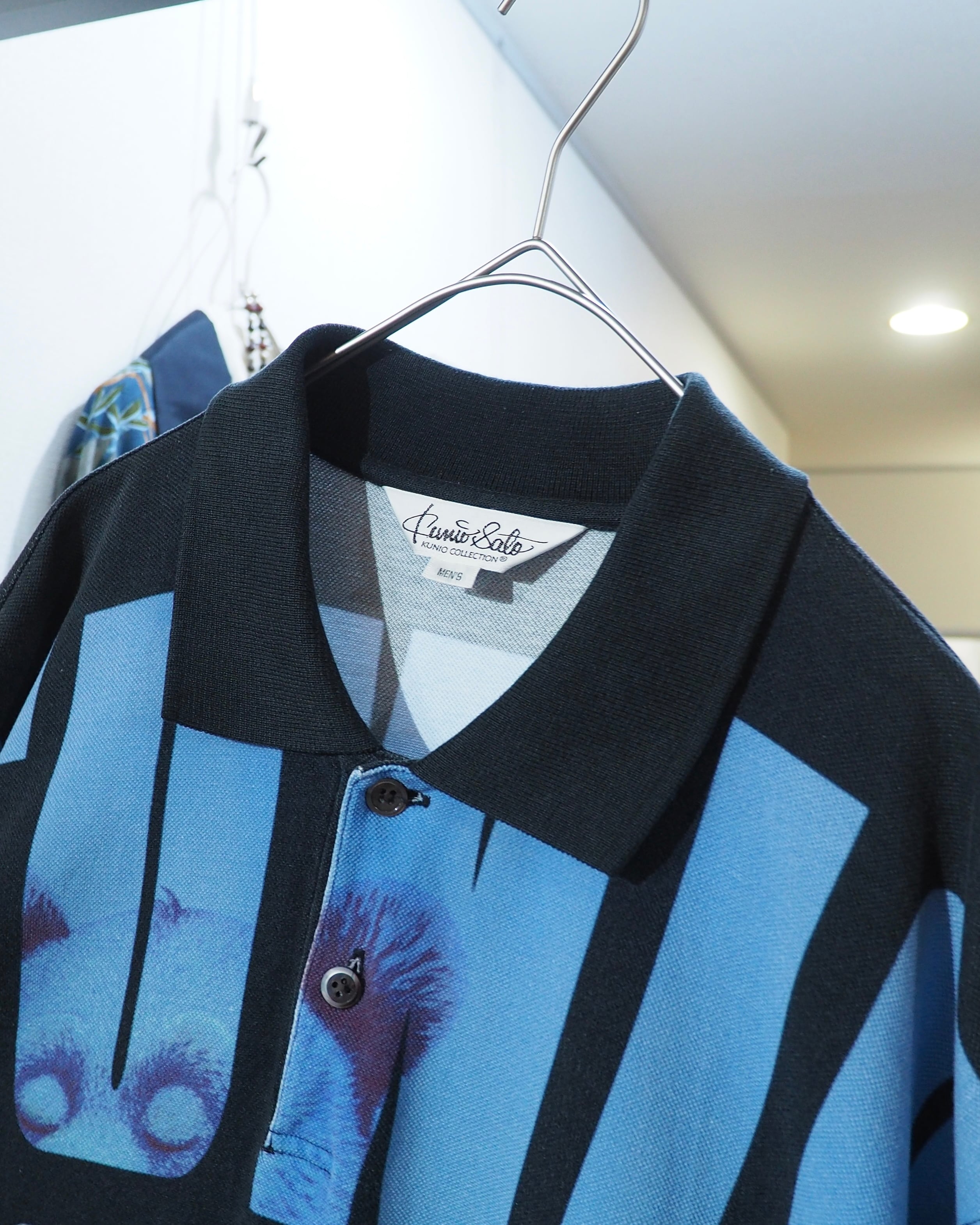1990s " KUNIO COLLECTION ‐ 抱擁 " Graphic printed vintage SS polo Shirt