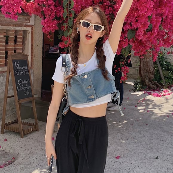 ゆうパケット対応 デニムビスチェ ビスチェ デニム ノースリーブ ショートトップス かわいい 人気 レディース 安い 韓国ファッション 1011 Sinsakumall ゆうパケット対応 デニムビスチェ ビスチェ デニム ノースリーブ ショートトップス かわいい 人気 レディース 安い 韓国ファッション 1011 Sinsakumall