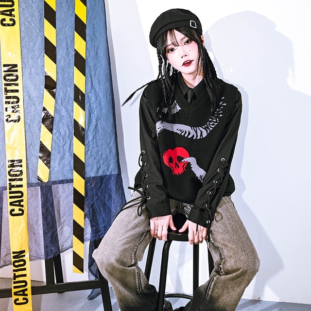 天使と悪魔 古怪舎 サブカル服 ニット ベスト Monster Club 妖怪 クール ストリート系 サブカル 病み可愛い 地雷系 中華服 チャイナ服 控えめ 普段使い 天使と悪魔 サブカル系ファッション Seasonz