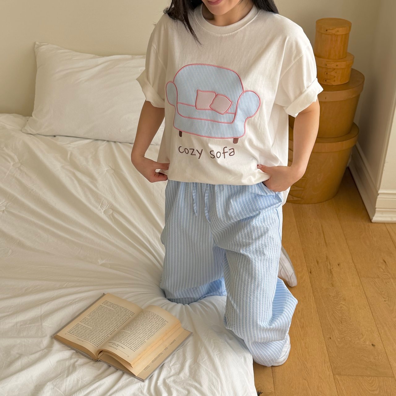 [ninibello] ADULT) Cozy Sofa Short sleeve T-shirt / [니니벨로] ADULT)코지쇼파반팔티