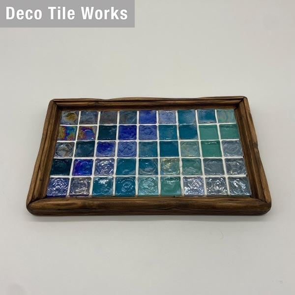 Deco Tile Works デコタイルワークス 中 ガラスタイルx杉の木