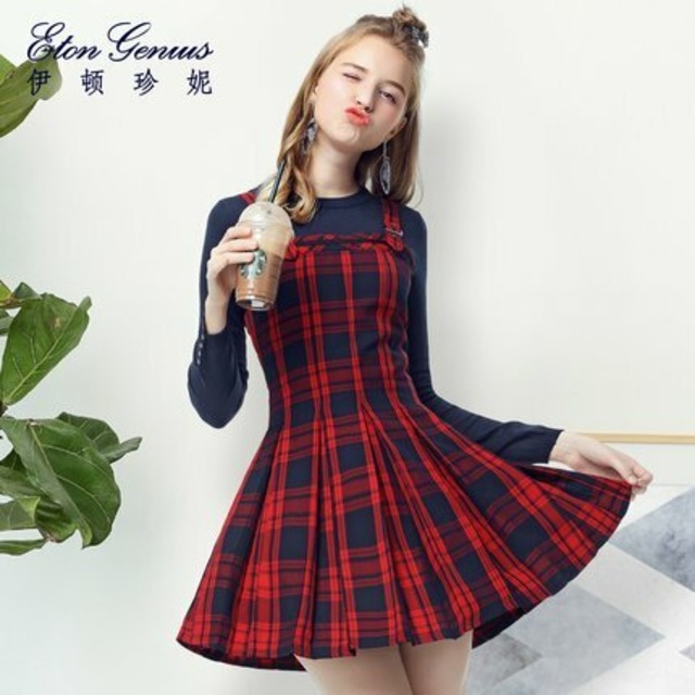 即納のみ チェックワンピース ミニ丈 プリーツスカート ショルダーストラップ キャミソール Aライン 秋 冬 ガーリー ハイウエスト 赤 格子 タータン チェック デート お出かけ 旅行 通学 イベント スリム効果 Quadrifolie クローバー