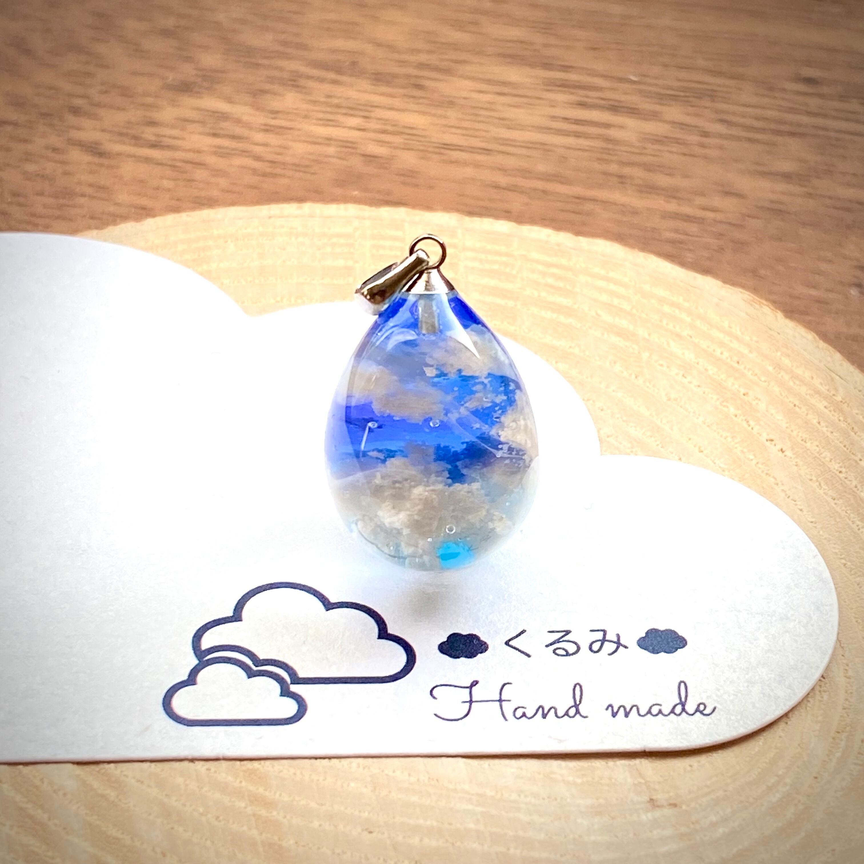 しずく型ペンダント 雲&空 深青空 バチカン付き 小さめ 20×15mm