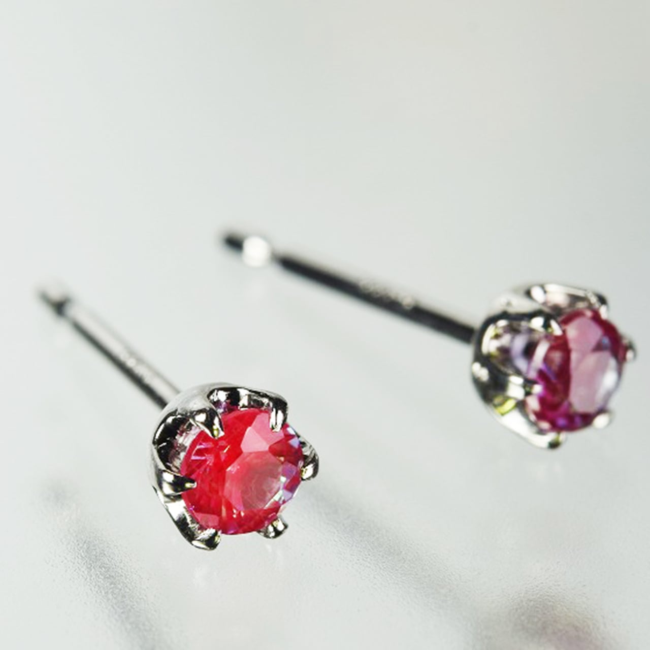 新作 プラチナ アレキサンドライト（ラボグロウン） 3mm＜0.2ct