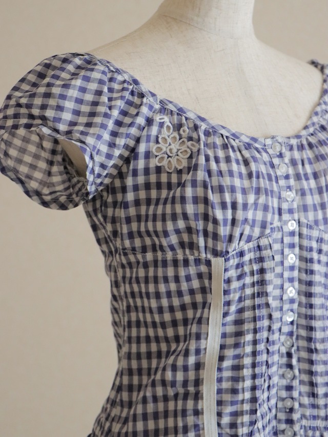 ●scalloped lace plaid design blouse