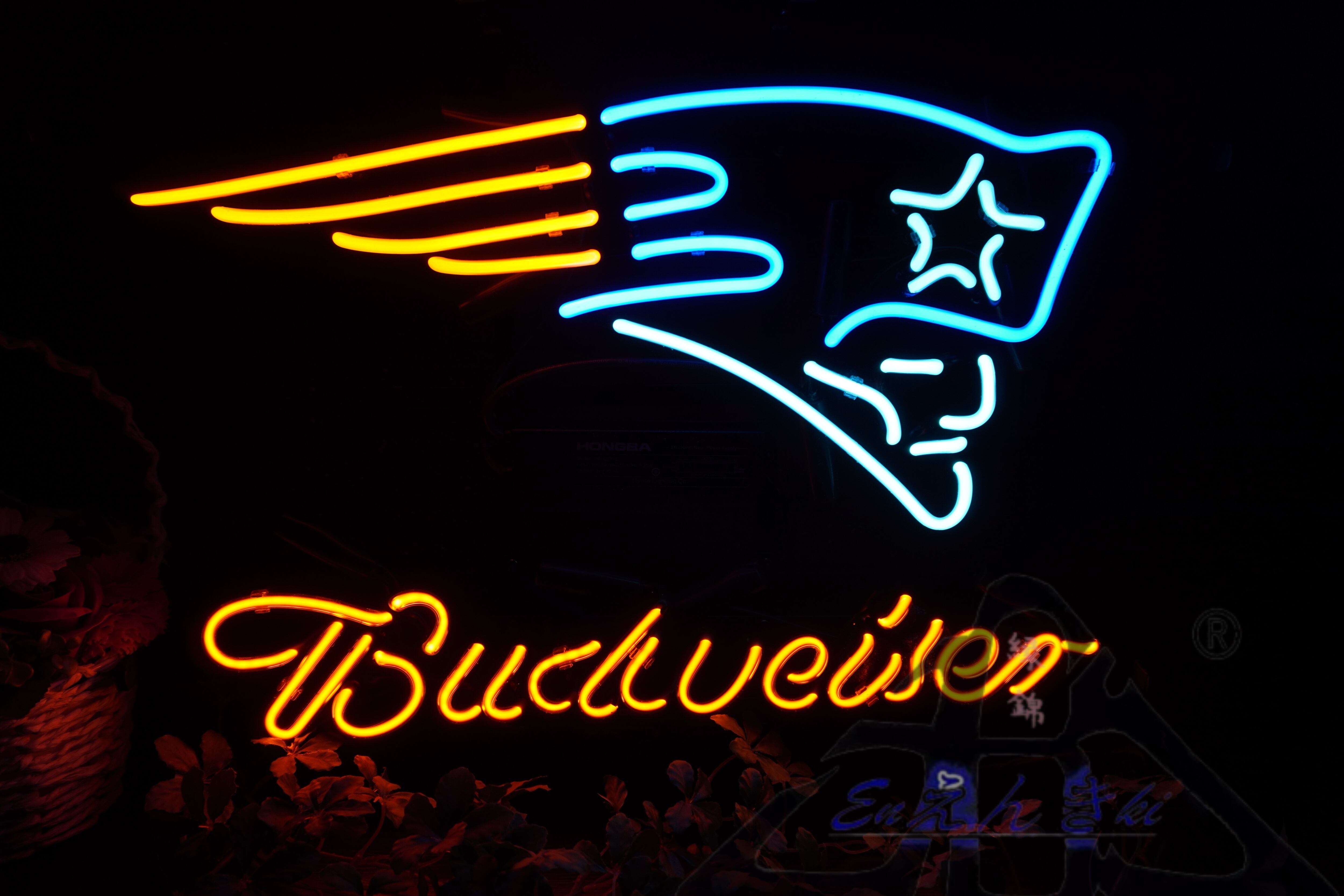 ネオンサイン Budweiser バドワイザー ロゴ入り アメフト風デザイン