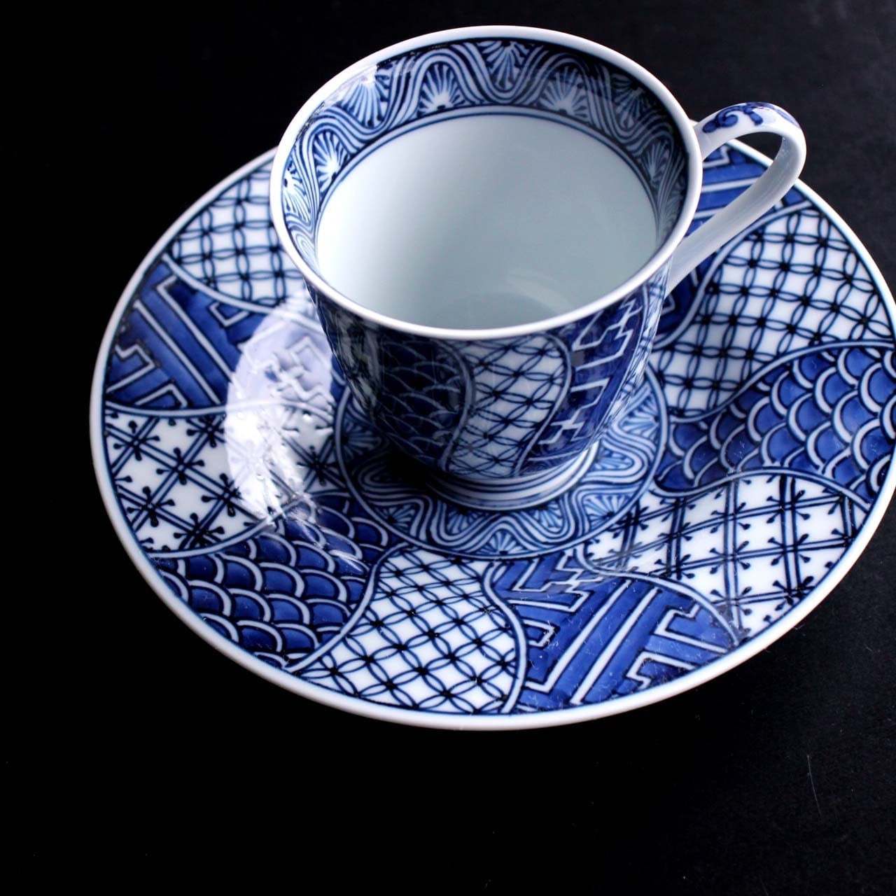 AS 加藤幸治 染付菊紋7寸皿 | 芦屋貴兆陶家 online shop