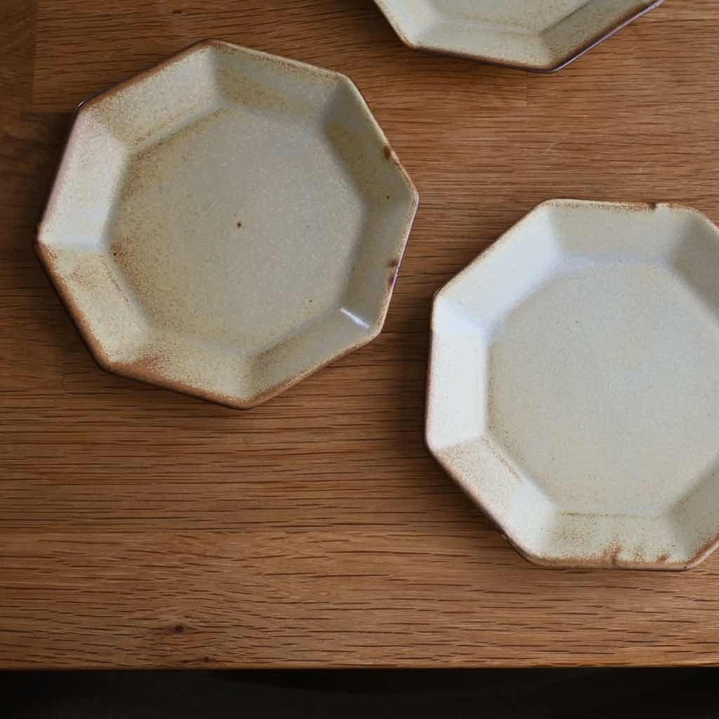 オクタゴンプレート オークル 14.7cm｜黄土色 八角皿 瀬戸焼 中皿 平皿