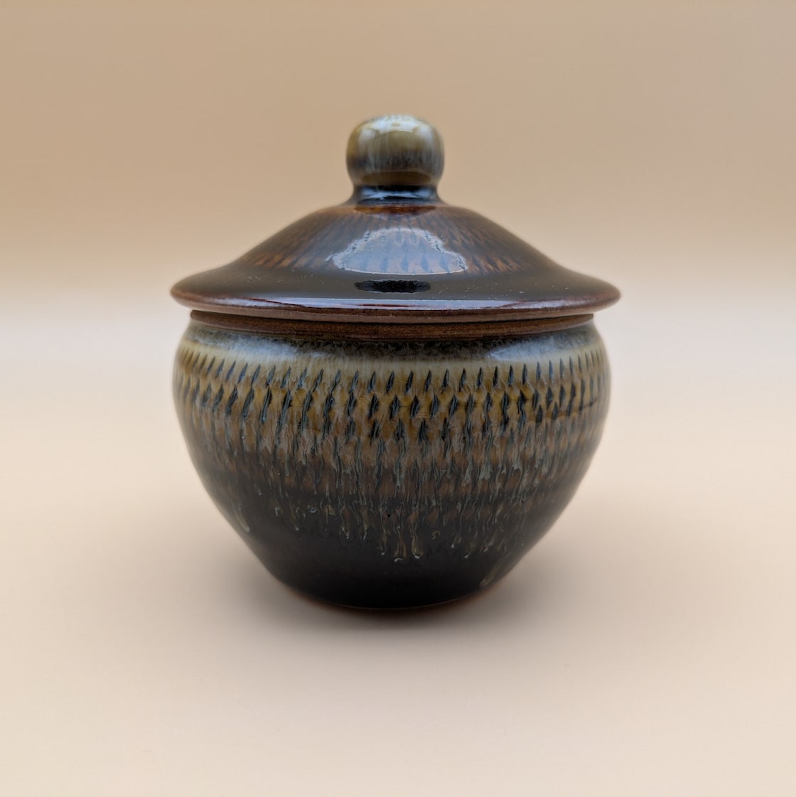 蓋つき壺 小石原焼（黒釉流し 飛び鉋） | Pay ID
