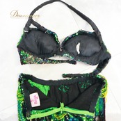 ベリーダンス オリエンタル 衣装 上下セット グリーン系 ベラ Bella スパンコール ラインストーン トップス  スカート チョーカー 腕飾り アーム飾り アーム 緑 キラキラ 煌びやか 華やか ビーズ ダンス衣装 ステージ イベント スリット