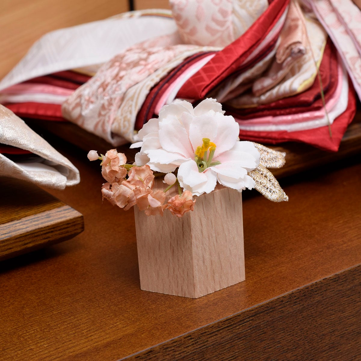 雛人形 親王飾り【和楽 七宝唐草】収納上手｜モダン｜おしゃれ