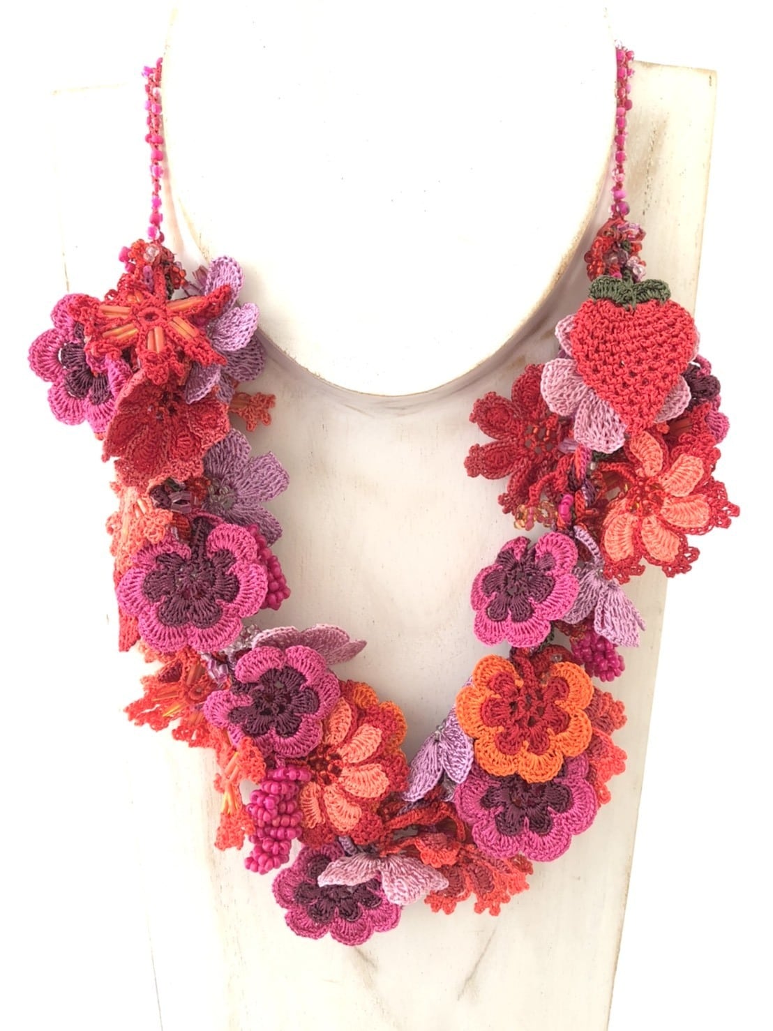 トルコのオヤ糸屋さん　ネックレス フラワーガーデンネックレス トロピカルレッド | トルコのオヤ糸屋さん