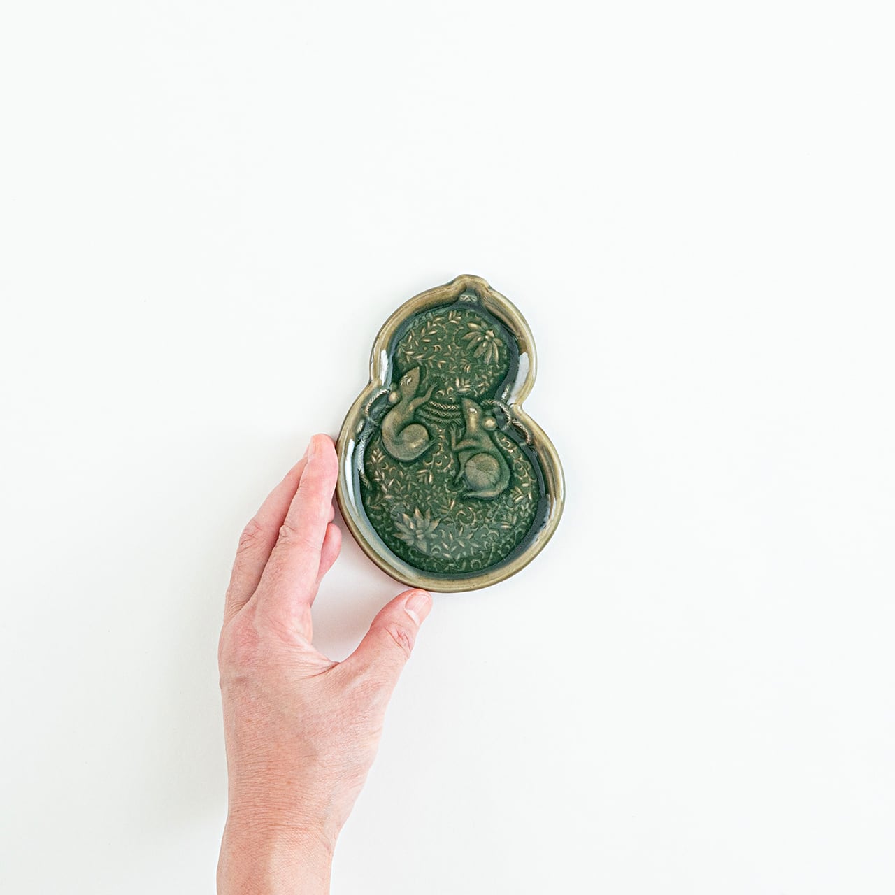 陽刻 宝尽くし干支皿「瓢箪に子」 青磁 Carving ”Amulet and zodiac