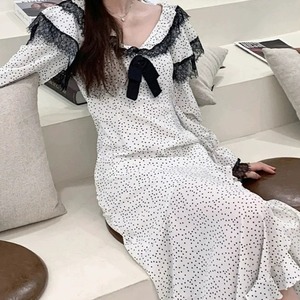 レディース スカート ワンピース ロングスカート ロング 長袖 フレアスリーブ ベルスリーブ Vネック セミフレア スリム 細身 フェミニン レース フリル リボン ハイウエスト かわいい 大人可愛い おしゃれ レトロ ガーリー ヴィンテージ ラブリー クラシカル ロマンティック フレンチ ドット柄 水玉 秋 冬 二次会 デート お出かけ パーティー レストラン 女子会 ホテル ガーデン ショッピング モノトーン 韓国 オルチャン コーデ スタイル 美脚 脚長 サイズ展開 S M L XL 白 ホワイト
