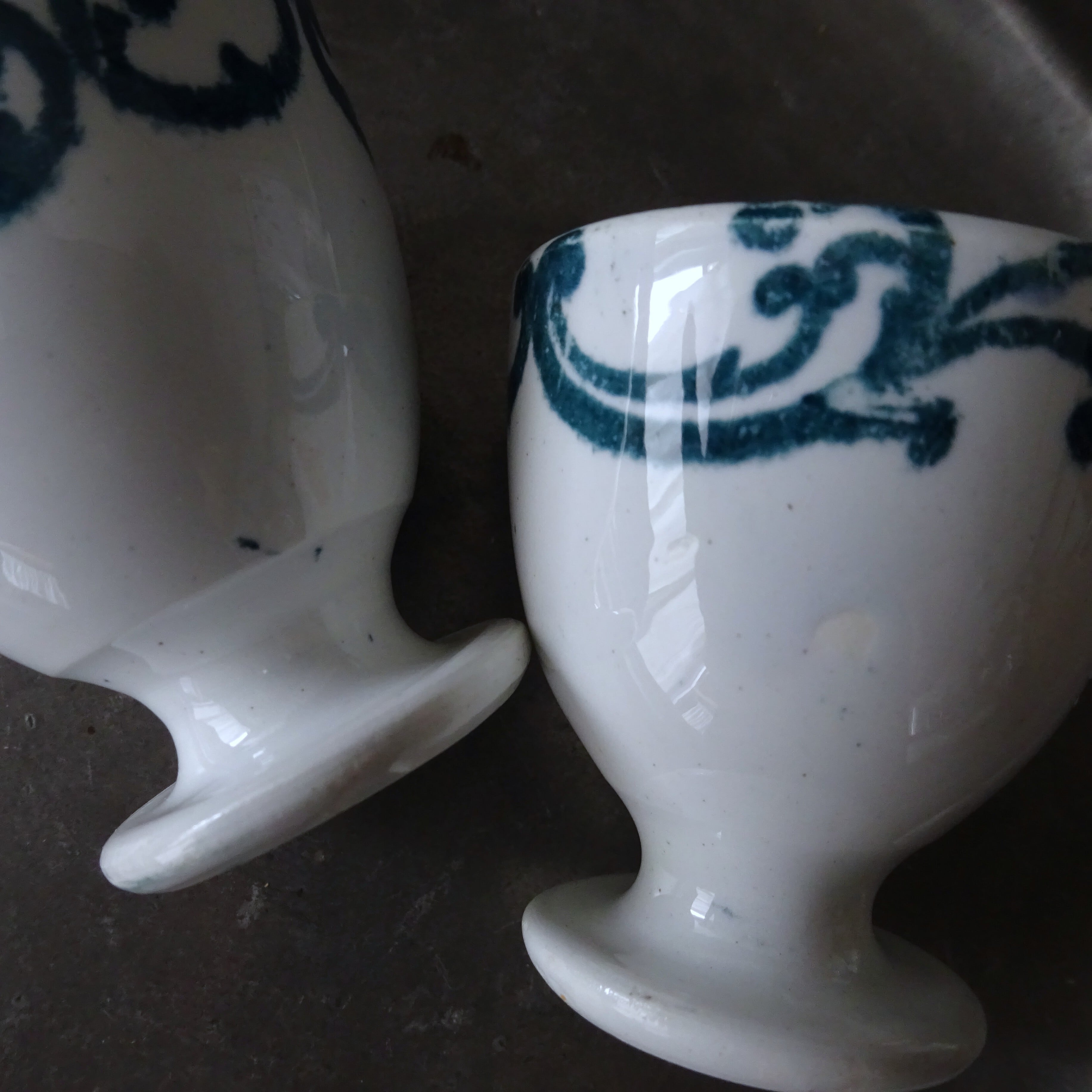 【 Nouveauté 】☆ Coquetier décor 《Rocaille》 peint à la main en faïence 2個セット